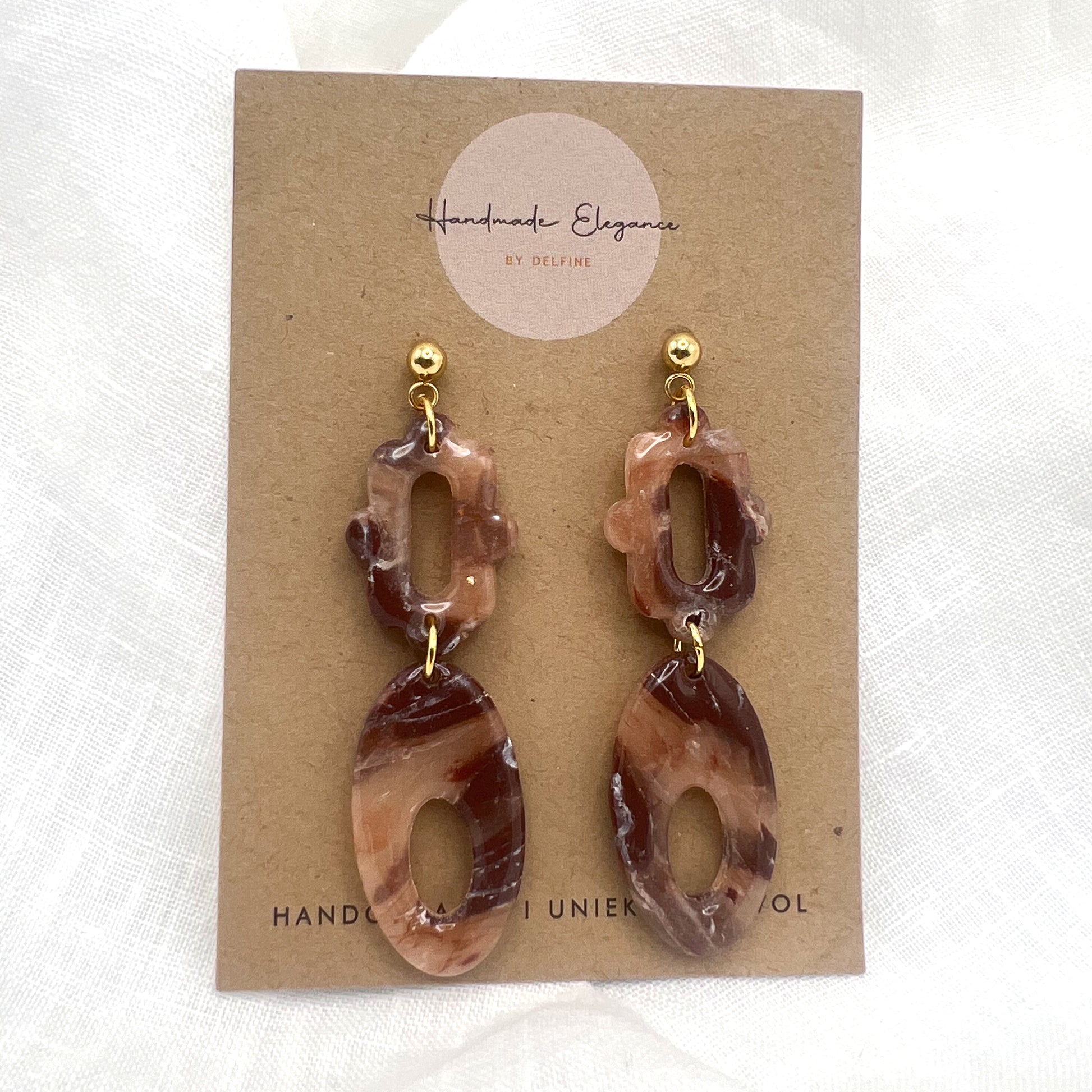 Unieke handgemaakte lange polymeerklei oorbel kopen bij Handmade Elegance by Delfine