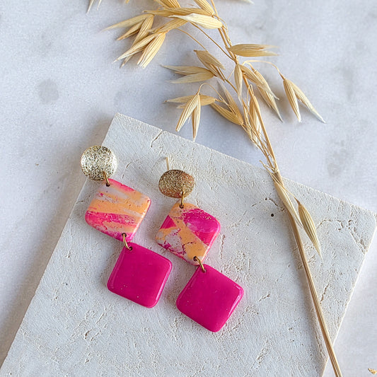 Handgemaakte unieke fuchsia met gouden oorsteker oorbel