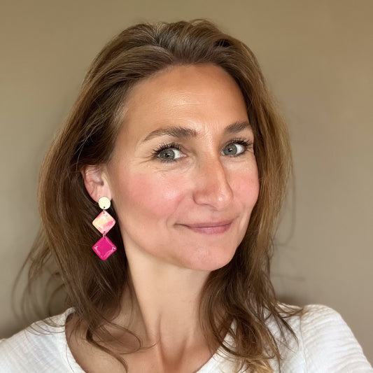 Unieke handgemaakte lange polymeerklei oorbel kopen bij Handmade Elegance by Delfine