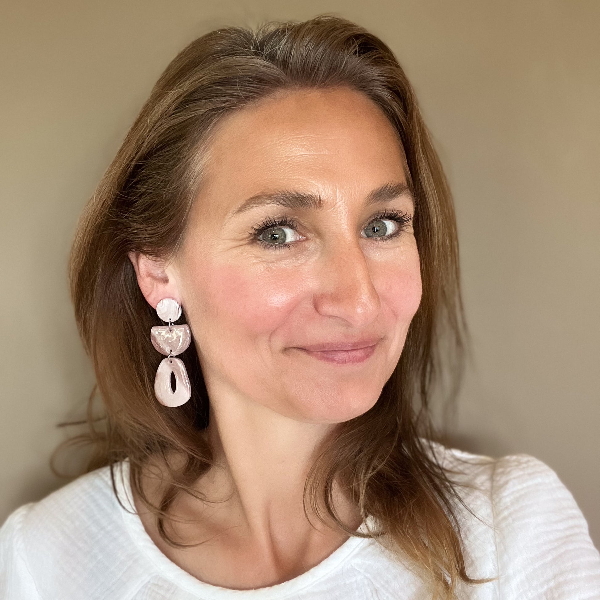 Unieke handgemaakte lange polymeerklei oorbellen kopen bij Handmade Elegance by Delfine